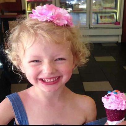 Viúva de Eric Dane celebra 16º aniversário da filha após a morte do ator