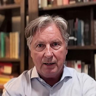 Brandel Chamblee pede a Tiger Woods que encerre a carreira após prisão por DUI