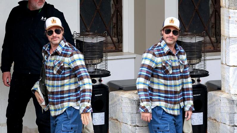 Celebridade de alto perfil vai discretamente ao set de novo thriller psicológico