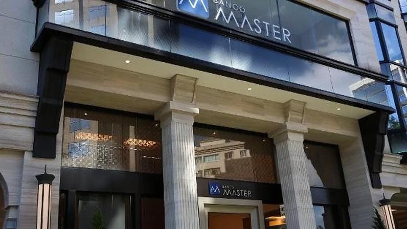 Fachada do Banco Master na rua Elvira Ferraz, em São Paulo