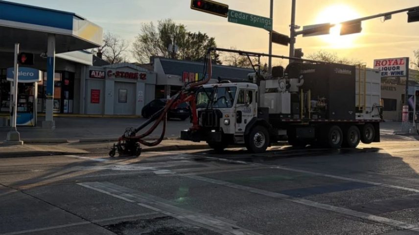 Faixas de pedestres com cores LGBT são apagadas
