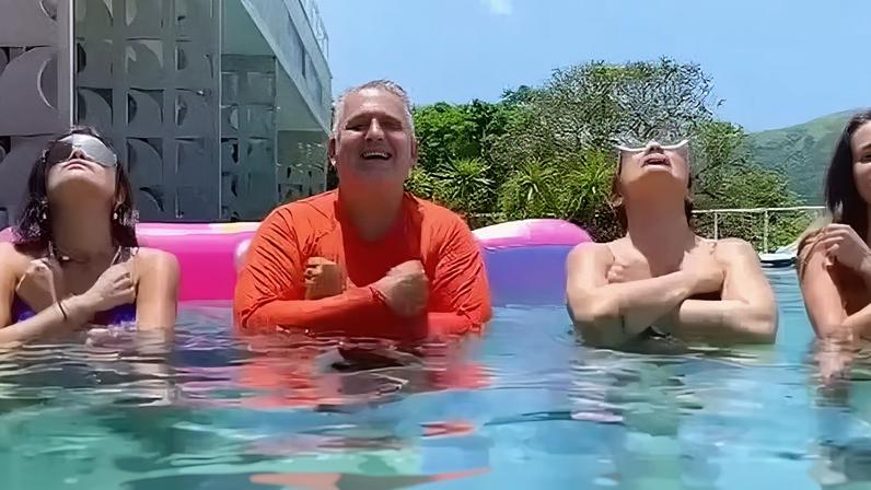 Orlando Morais com as filhas Anttónia, Cleo e Ana — Foto: Reprodução/Instagram