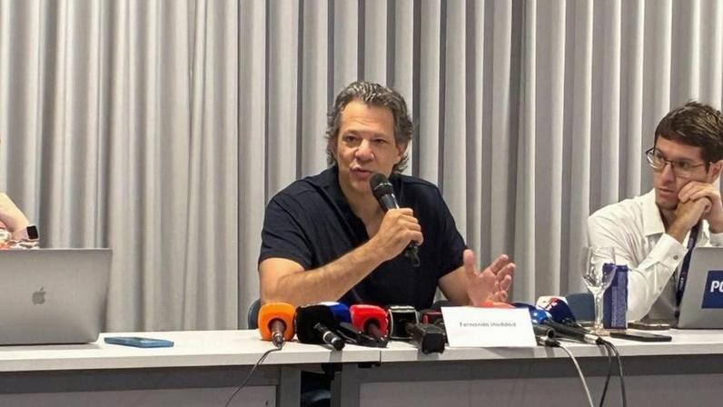 Fernando Haddad (PT) participa de encontro com jornalistas após anunciar pré-candidatura ao governo de SP