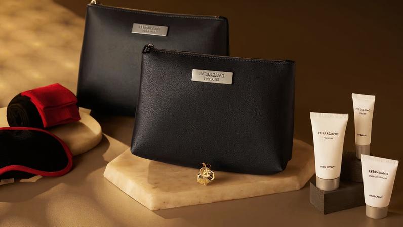 Amenity kits da primeira classe da Air India são assinados pela marca italiana Ferragamo