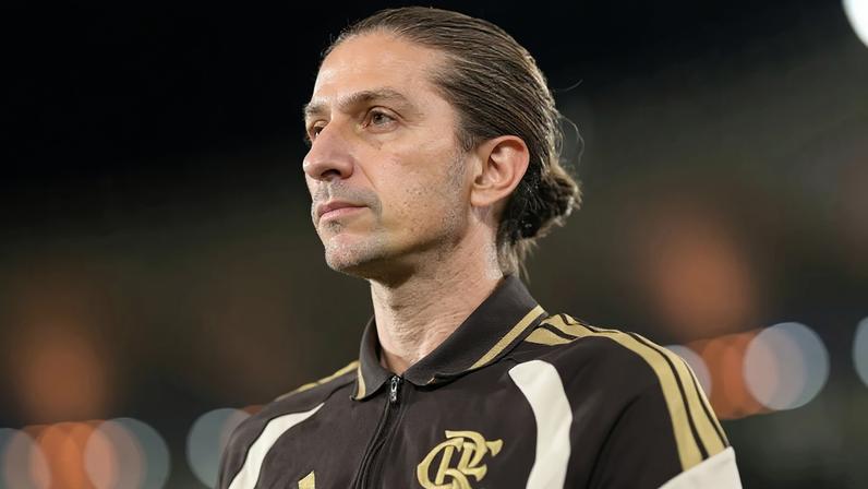 Filipe Luís na vitória do Flamengo sobre o Madureira pela semifinal do Carioca (Foto: Jorge Rodrigues/AGIF/Gazeta Press)
