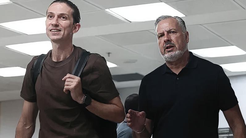 Filipe Luís e José Boto chegam ao Maracanã para o clássico entre Flamengo e Vasco