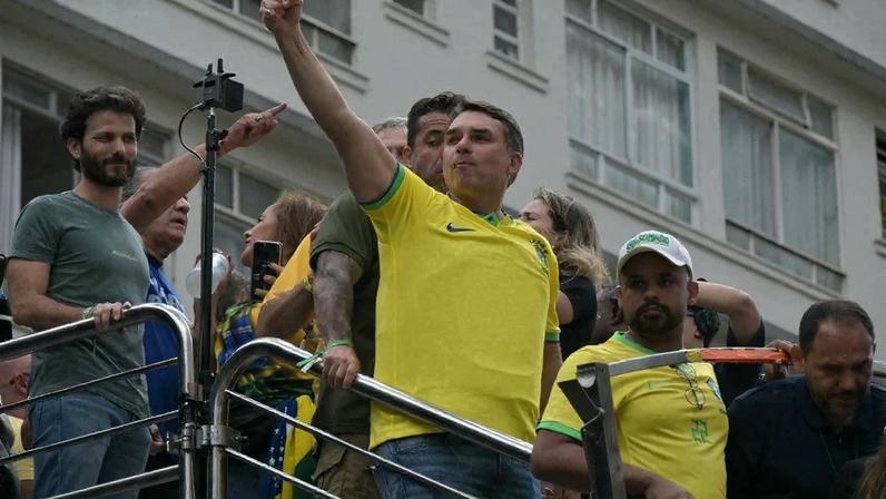 O senador Flávio Bolsonaro em ato na Avenida Paulista. Foto: Nelson Almeida/AFP