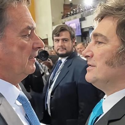 Flávio Bolsonaro agradece Milei por asilo a condenado do 8 de Janeiro