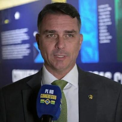 Flávio Bolsonaro critica medidas de Lula para conter o aumento dos combustíveis