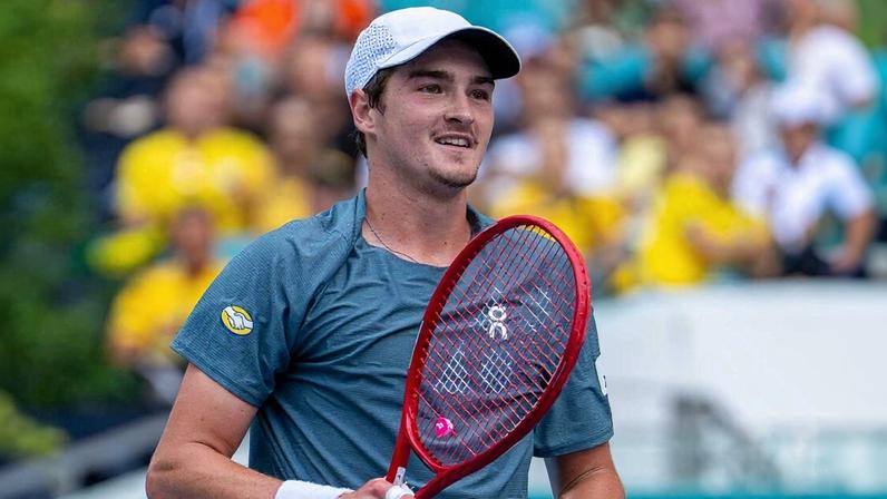 Alcaraz celebra grande apoio da torcida de Fonseca