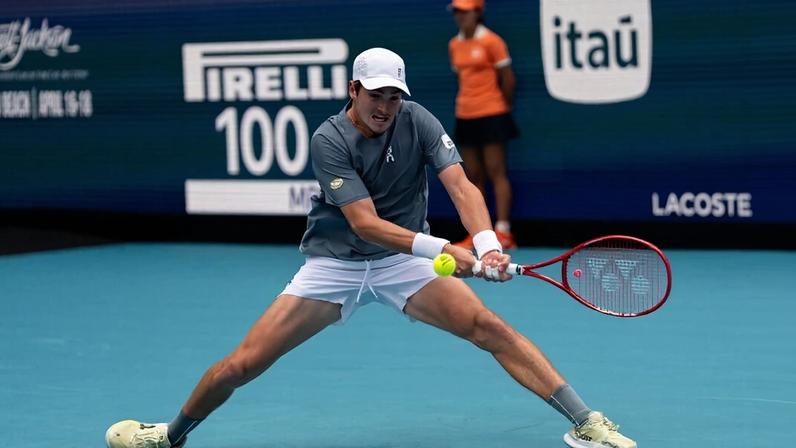 Fonseca tenta ser o terceiro brasileiro a derrotar o número 1 do mundo