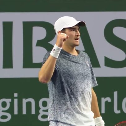 Fonseca vence estreia dura e reencontra Khachanov em Indian Wells