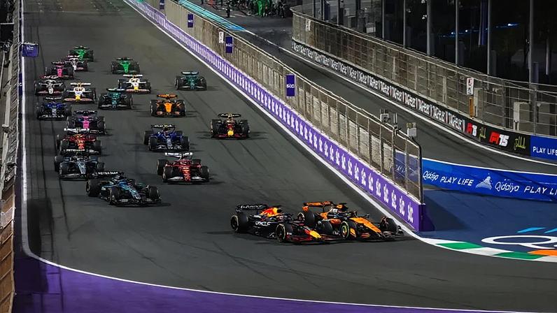 Grande Prêmio da Arábia Saudita é realizada à noite