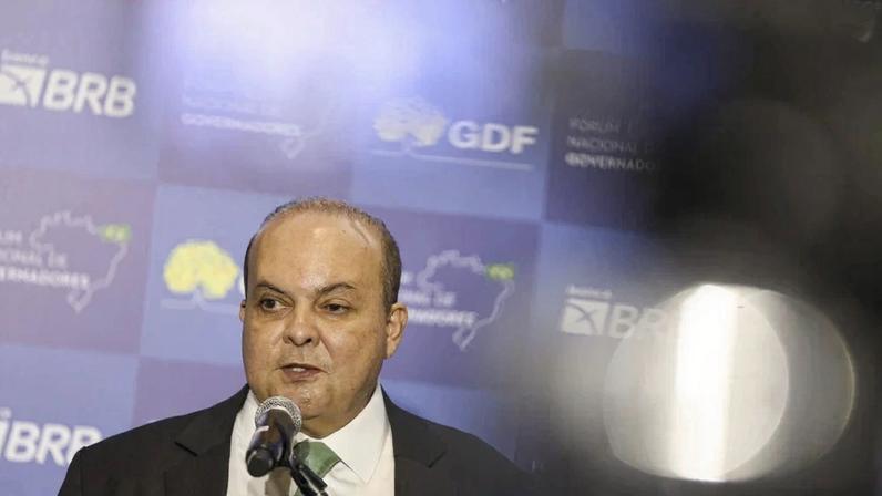 Ibaneis renuncia ao governo do DF e oficializa candidatura ao Senado