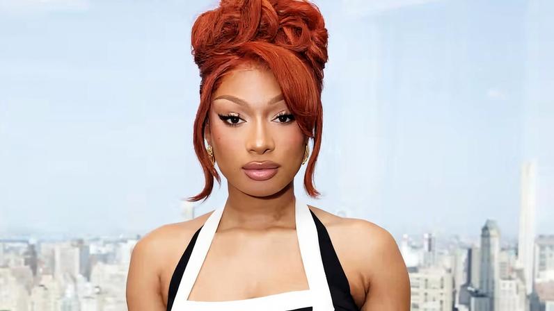Megan Thee Stallion é hospitalizada; hairstylist pede orações