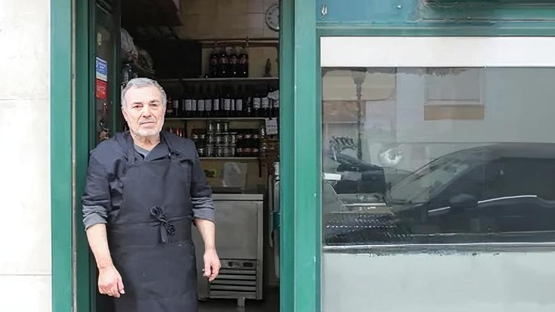 Turistas viajam pelo mundo por frango grelhado em Lisboa, famoso na China