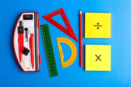 Estudantes de escolas públicas do Brasil se preparam para a 21ª edição da Olimpíada Brasileira de Matemática, que mobiliza milhões de jovens em busca de conhecimento e oportunidades