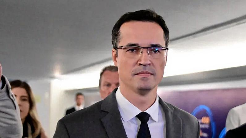 Deltan Dallagnol é pré-candidato ao Senado pelo Paraná em evento com Moro no PL