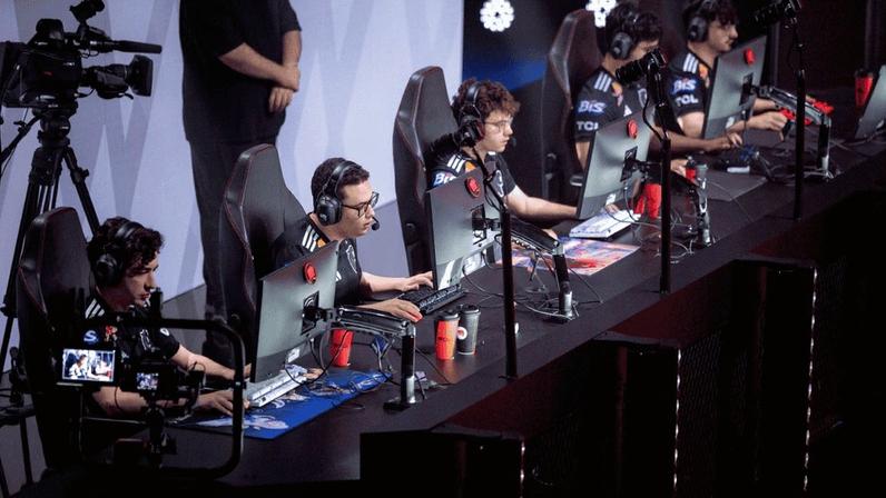 Treinador da FURIA afirma que times brasileiros desafiaram mais na lane frente a LCS e CBLOL