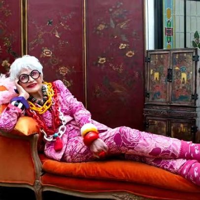 Rosamaria Murtinho, 93, estreia peça sobre ícone fashion com a neta