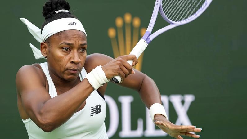 Gauff salva set point e vence a primeira na carreira