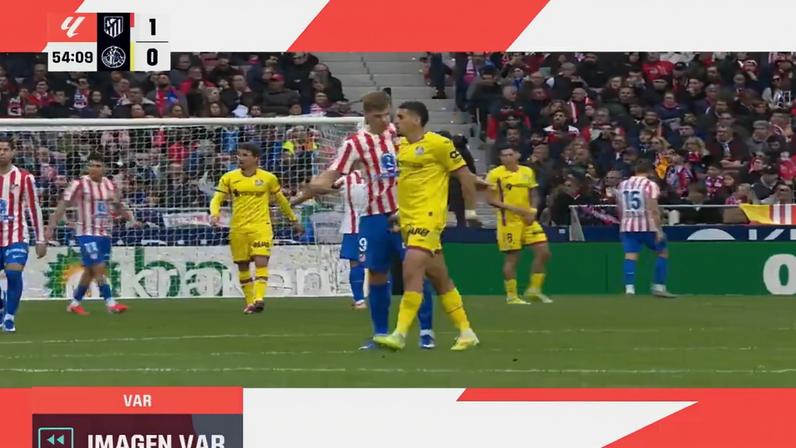 Zagueiro do Getafe é expulso por toque em região íntima de rival do Atlético