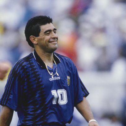 Batistuta diz que Maradona morreu como cachorro e critica Messi