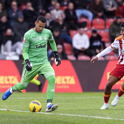 Gabriel Batista, ex-Flamengo, vibra no Campeonato Português: oito finais
