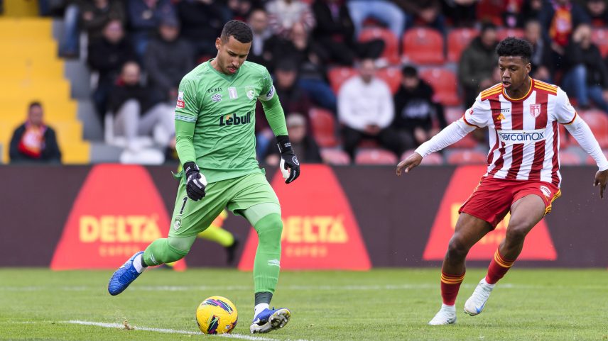Gabriel Batista, ex-Flamengo, vibra no Campeonato Português: oito finais