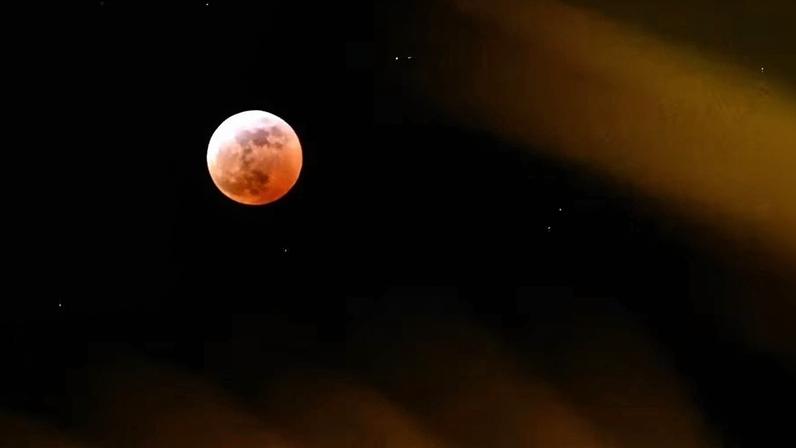 O que é a Lua de Sangue que surge com o eclipse nas próximas horas