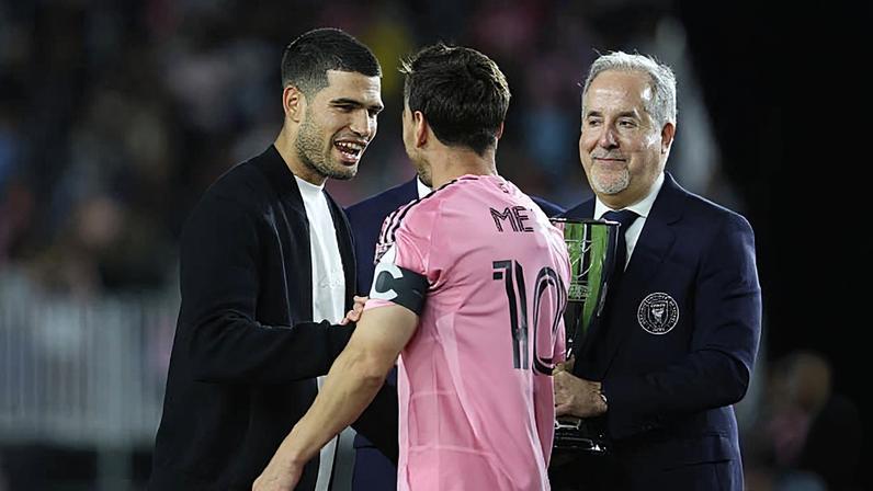 Alcaraz vai ao estádio e vê de perto o 900º gol de Messi