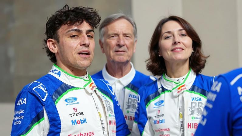 Calouro britânico de 18 estreia na F1 2026 em meio ao duelo Alonso-Hamilton