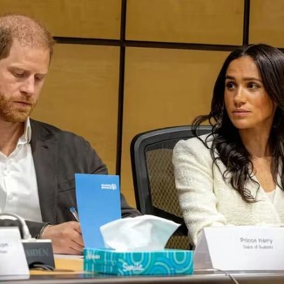 Príncipe Harry reage a alegação de que Meghan Markle o interrompe em reuniões