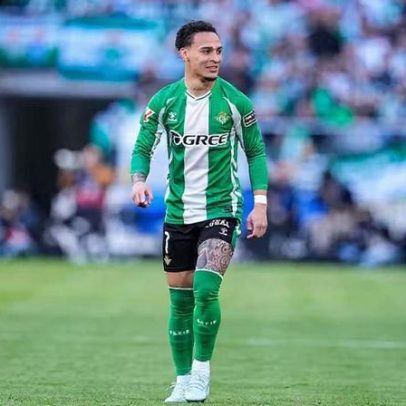 Antony faz golaço e discute com torcedores do Betis em empate com Sevilla
