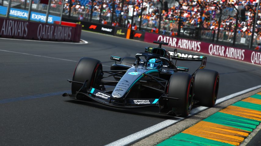 George Russell voa no fim e lidera terceiro treino na Austrália — Foto: Joe Portlock/Getty Images