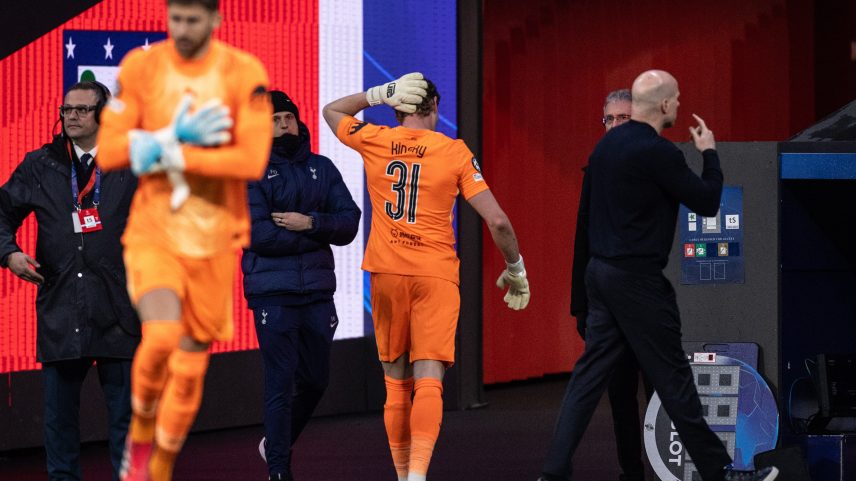 Técnico do Tottenham explica substituição precoce de goleiro aos 16 minutos