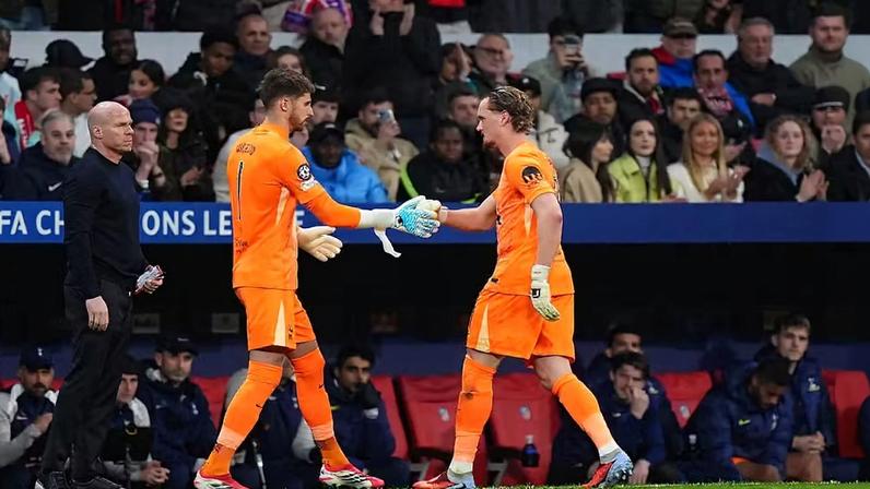 Kinsky é substituído por Viscaro em Atlético de Madrid x Tottenham, pela Champions — Foto: Getty Images