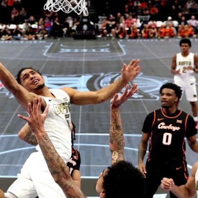 Big 12 elimina quadras de LED escorregadias e volta para madeira