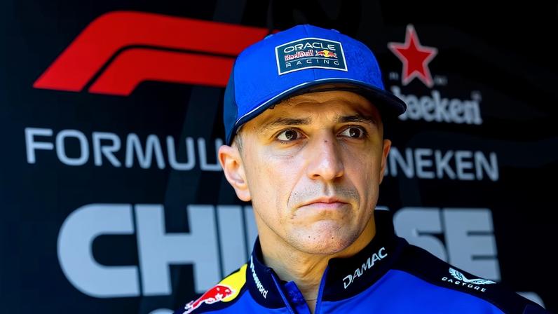 Isack Hadjar, da Red Bull, durante sessões do GP da China de F1 — Foto: Marcel van Dorst/Getty