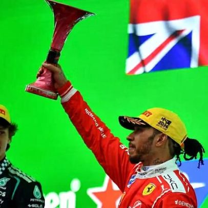 Hamilton quebra jejum de 27 corridas sem pódio na F1 e amplia recorde