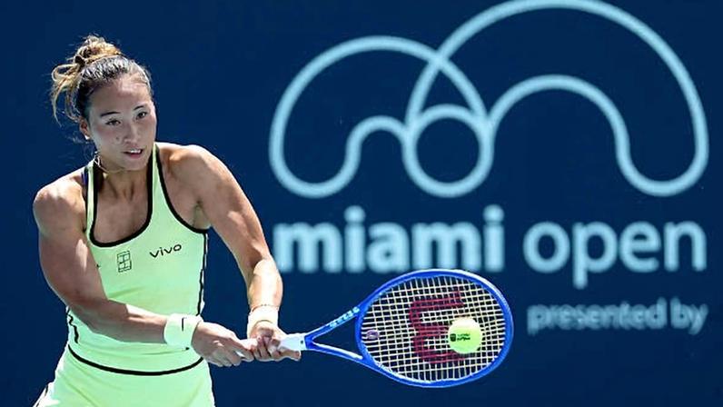 Zheng celebra retorno ao circuito após vencer Keys