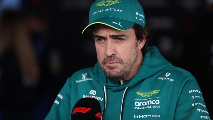 Fernando Alonso após o treino classificatório para o GP do Japão — Foto: Peter Fox/Getty Images