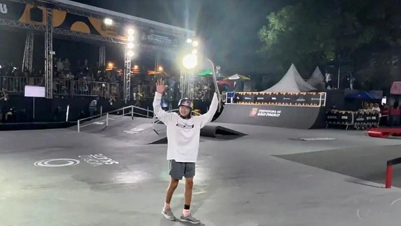Ginwoo Onodera vai à pista do Mundial de Skate lesionado