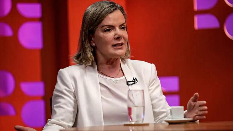 Gleisi prevê que Caiado ficará na periferia em eleição polarizada