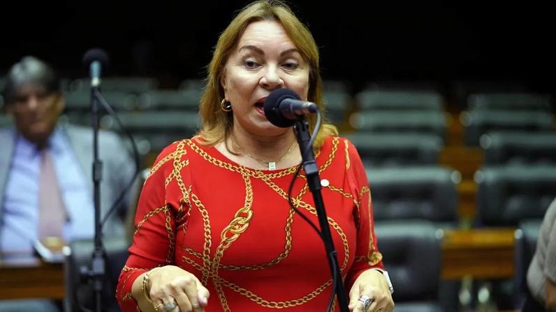 Deputada comprou apartamento de 4 milhões com desvios do INSS, diz Mendonça