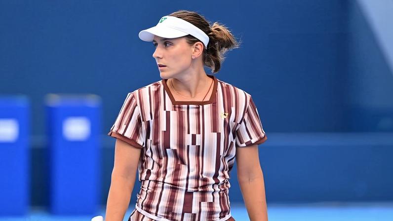 Gracheva rompe ligamento do joelho e passa por cirurgia