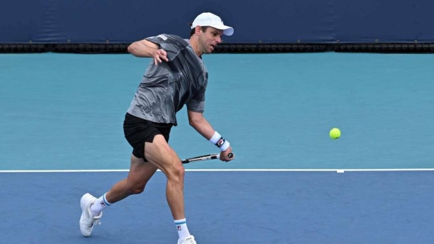 Zeballos volta ao topo das duplas com semi em Miami