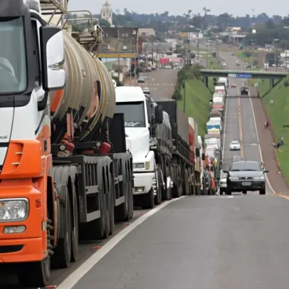 Governo e caminhoneiros fecham acordo para adiar greve