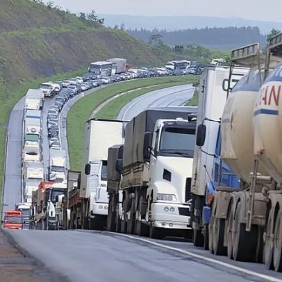 Greve de caminhoneiros deve começar na quinta, segundo sindicatos