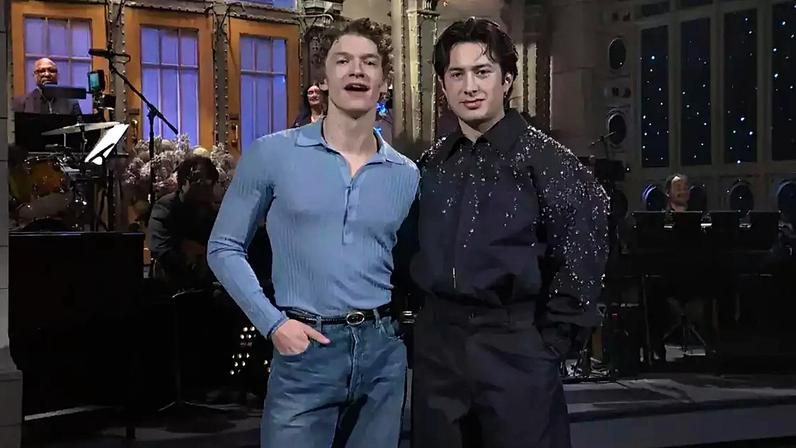 Estrelas da série se reúnem no SNL em encontro de elenco